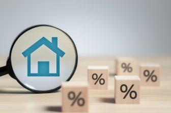 US Mortgage Rates Drop, Triggering Refinancing Surge