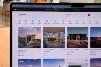 Airbnb Stock Falls on Weak Forecast and Slowing Travel Demand