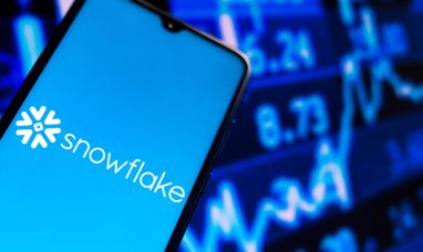 Snowflake Stock Outlook: Buy or Hold Before Q2 Earnings?