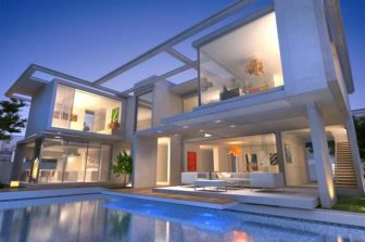 RH Stock Faces Challenges in Housing Market