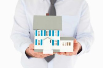 Home Depot vs. Lowe’s: Stock Analysis